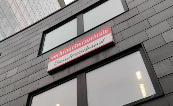 Verbraucherschutz-Statement: Verbraucherzentrale kritisiert riskante Finanzgeschäfte gesetzlicher Krankenkassen und Vertrauensverlust.