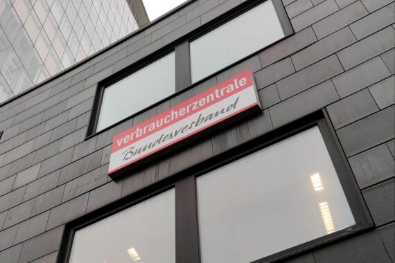 Verbraucherschutz-Statement: Verbraucherzentrale kritisiert riskante Finanzgeschäfte gesetzlicher Krankenkassen und Vertrauensverlust.