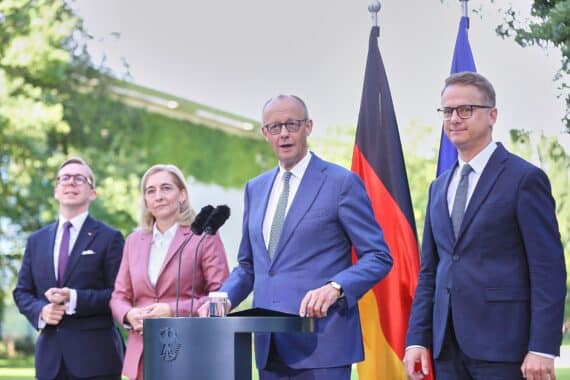 Merz-Ankündigung zur Kabinettsumbildung: Amthor, Warken, Linnemann und Merz bei Veranstaltung (24.07.2026).