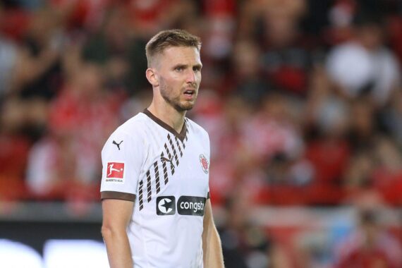 Karol Mets im VfL-Bochum-Setup: Innenverteidiger, Vertrag ablösefrei, Vertragsfoto (Archiv).