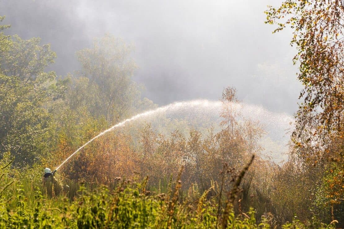 Waldbrand in Iserlohn fordert hunderte Einsatzkräfte über fast 48 Stunden