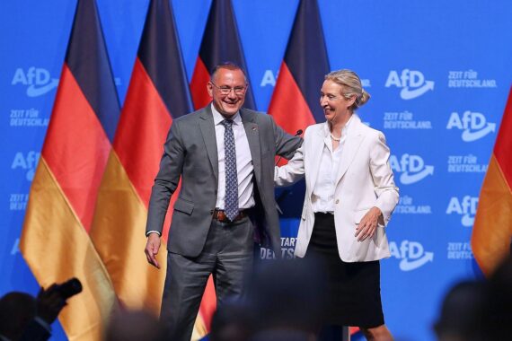 Tino Chrupalla und Alice Weidel präsentieren AfD-Ziele für zukünftige Regierungsverantwortung.