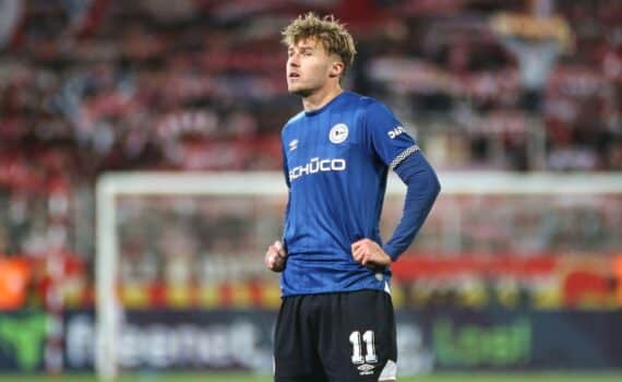 Arminia Bielefeld jubelt: Joel Grodowski erzielt Tore beim 3:0 gegen Energie Cottbus.