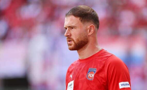 Torjubel nach Heidenheim-Dynamo Dresden 5:3, Spieler köpfen/ballern, Torhüter hält nicht.