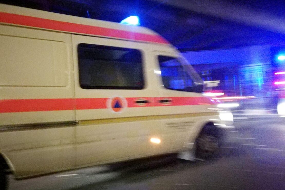 44-Jährige fällt in Dreieich aus fahrendem Auto