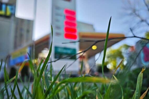 Tankstelle im Archiv, steigende Preise sichtbar: Diesel und Super E10 verteuert im Juli.