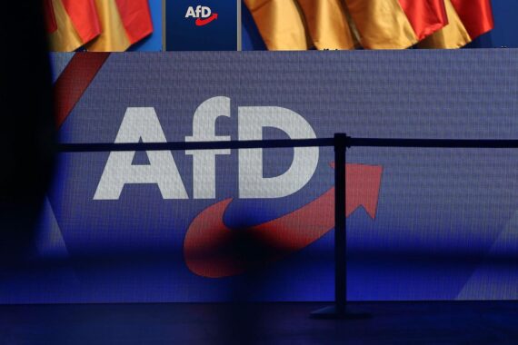 AfD-Logo (Archiv) vor Hintergrund: Streit über Inklusionsbeauftragte in Hannover, Deutschland, am Samstag.