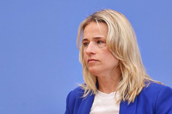 Verena Bentele im Archiv; Thema: Rentenreform, Kritik an Abschlagsfreiheit nach 45 Jahren.