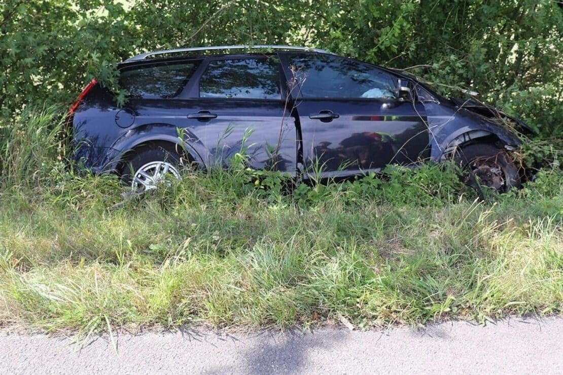 Autofahrer bei Unfall auf L828 bei Bad Driburg leicht verletzt