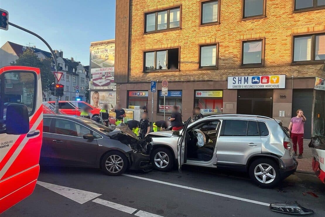Autofahrer gerät in Duisburg-Neudorf in den Gegenverkehr