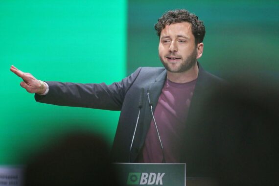 Felix Banaszak fordert stärkere Präsenz der Grünen in Ostdeutschland; Politiker-Interview.