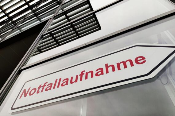 Krankenhaus-Notaufnahme in Bayern: Judith Gerlach und Albert Füracker verkünden Klinikbauprogramm.
