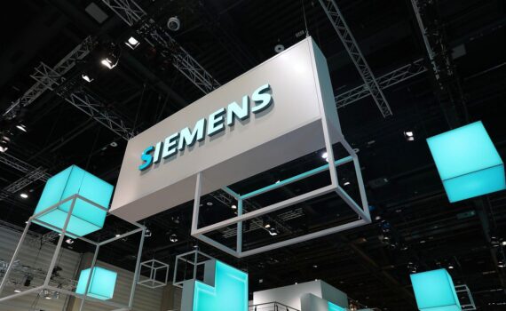 Siemens-CEO Roland Busch bei interner Umstellung von Führungstiteln im „One Tech Company“-Programm.