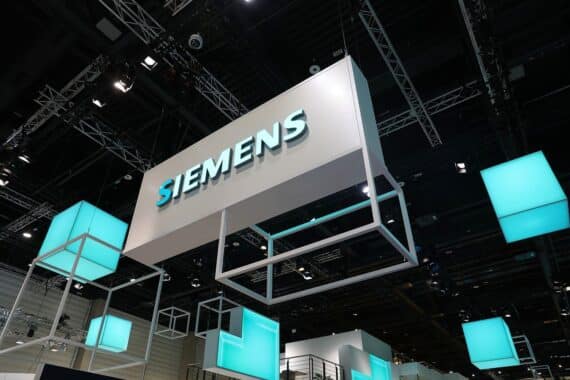 Siemens-CEO Roland Busch bei interner Umstellung von Führungstiteln im „One Tech Company“-Programm.
