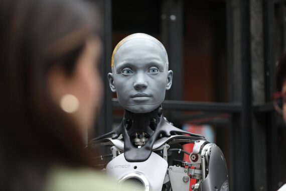 Humanoider Roboter (Archiv) mit menschlichem Körperbau: Kopf, Arme und Beine; Bosch-Plan für Serienstart 2027.