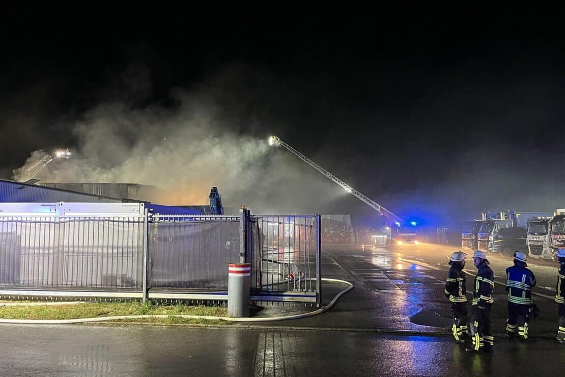 Brand in Müllverwertungsunternehmen bei Friedrichshafen