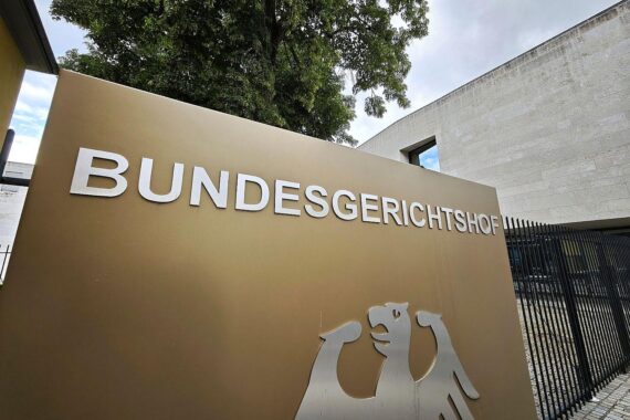 Bundesgerichtshof (Archiv): Richtergebäude, dazu Kaminöfen/Unternehmensschaden im Kontext „Schwarzverkäufe“.