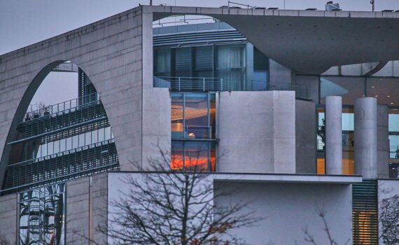 Bundeskanzleramt-Archiv in Berlin; Kontext: Sitzung des Nationalen Sicherheitsrats nach Drohnenvorfall.