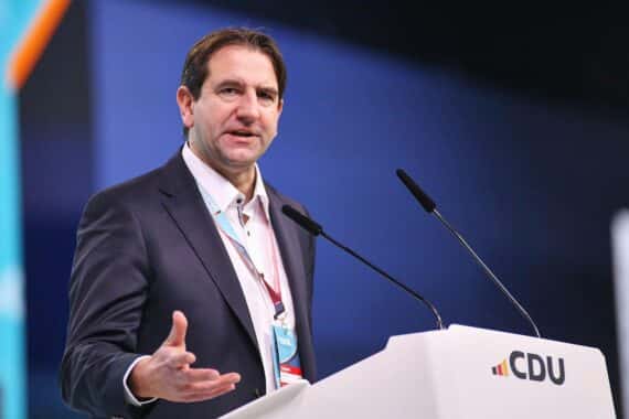 Andreas Jung im Interview: CDU-Klimaschutz, Hitzeresilienz und Investitionen für Schulen und Kitas.