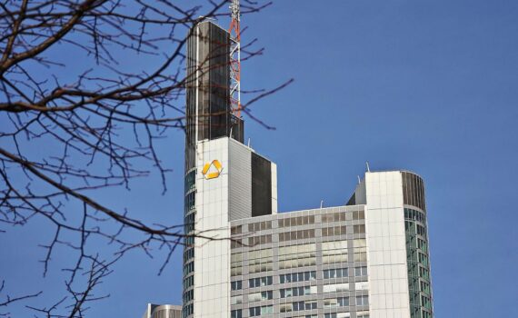 Commerzbank-Tower in Frankfurt: Jens Weidmann fordert Überprüfung des deutschen Übernahmerechts.
