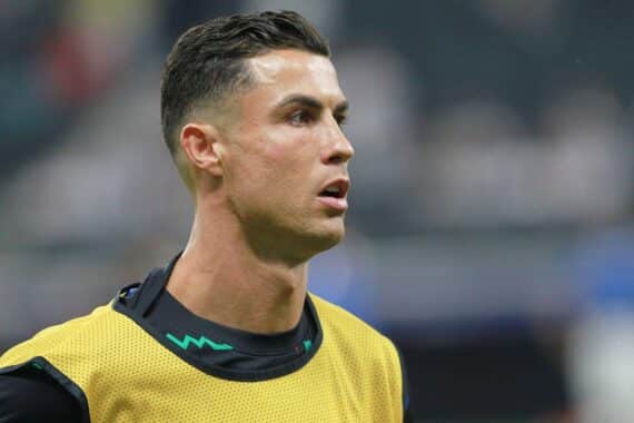 Cristiano Ronaldo und Georgina Rodriguez zeigen Eheringe an ihren Händen, Hochzeit in Cascais.