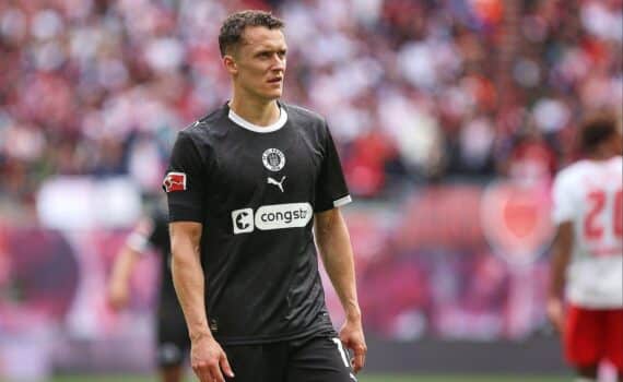 Fußballspiel: SC Freiburg besiegt Fortuna Düsseldorf 5:1; jubelnde Spieler, Archivfoto von Martijn Kaars.