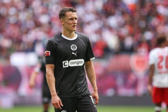 Fußballspiel: SC Freiburg besiegt Fortuna Düsseldorf 5:1; jubelnde Spieler, Archivfoto von Martijn Kaars.