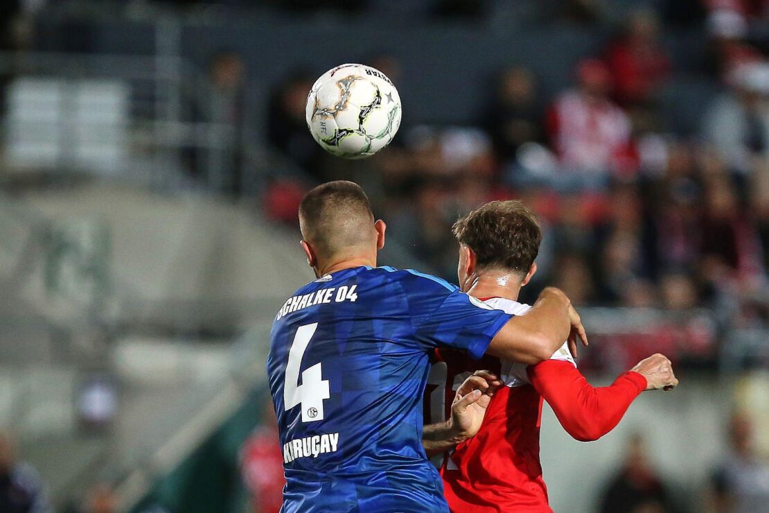 DFB-Pokal: Schalke gewinnt in Halle erst nach Verlängerung