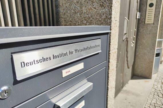 Marcel Fratzscher warnt vor Folgen der Hitzewelle: belastete Produktion, Krankheitstage, schwache Konjunktur in Deutschland.