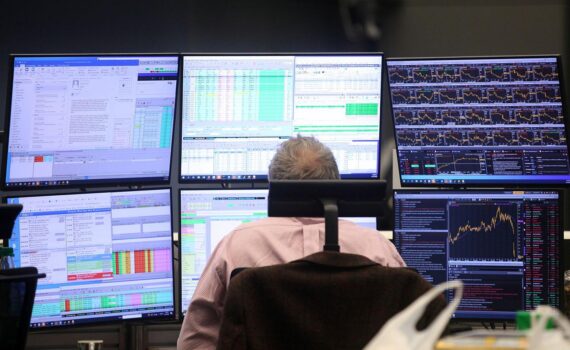 Frankfurter Börse: DAX steigt deutlich, neues Allzeithoch um 26.097 Punkte; Aktien hoch, Gas- und Ölpreise sinken.