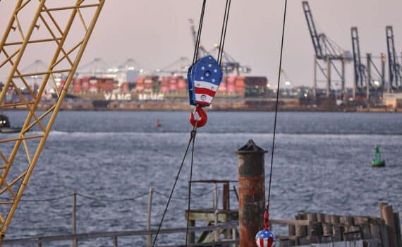 Industrieanlagen: Deutsche Firmen kürzen Investitionen in den USA (Archivfoto, Rückgang der Anlagen).