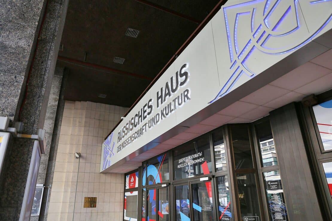 Digitalministerium verteidigt Außenstelle neben Russischem Haus