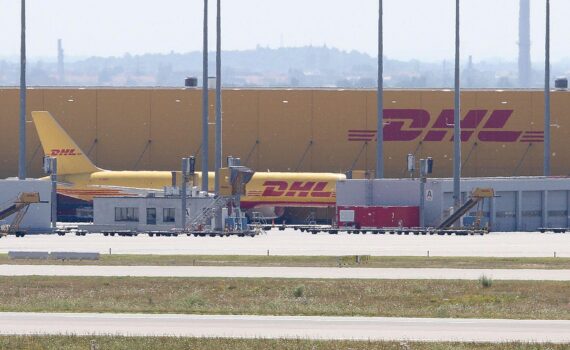 Flughafen Leipzig/Halle: DHL-Maschinen, Sicherheitslage wegen mutmaßlicher Drohnen-Sabotage und möglicher Spionage.