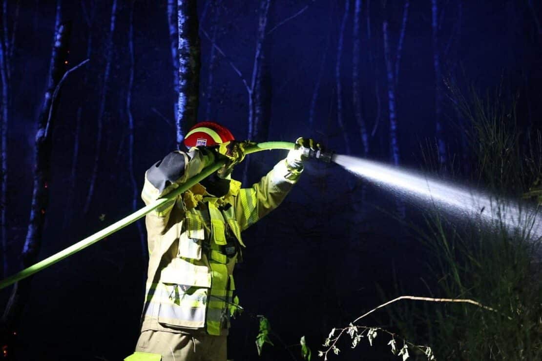 Düsseldorfer Feuerwehr hilft bei Waldbränden im Kreis Düren