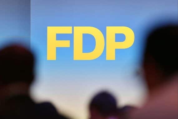 Wahlplakat der FDP: „Ich will bewegen“, Rückseite „und ich bin nicht Lindner“. Berliner Wahlkreis 3.