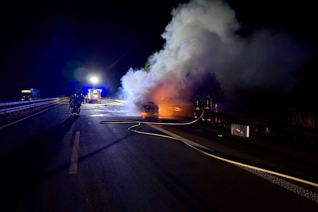 Feuerwehr Hünxe rückt zu Pkw-Brand auf der A 3 aus