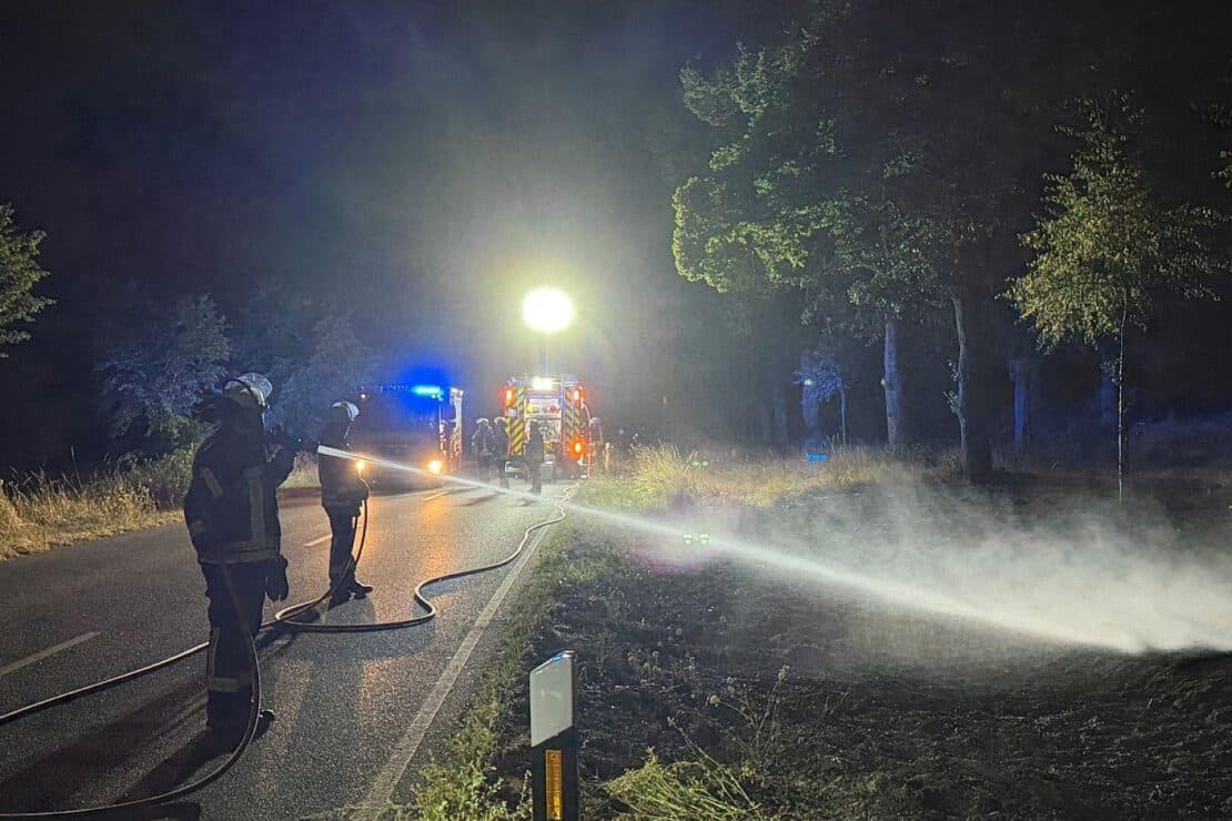 Feuerwehr Schwalmtal verhindert Ausbreitung eines Flächenbrands an der L371
