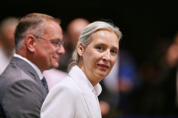 Tino Chrupalla und Alice Weidel (Archivfoto); AfD-Vorsprung in Umfrage, Berlin.