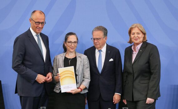 Thorsten Frei fordert in Berlin die komplette Umsetzung der geplanten Rentenreform; Übergabe des Rentenkommissionsberichts (Archiv).