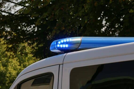 Polizei-Archiv: Einsatz nach schwerem Unfall auf der B294 bei Wolfach, zwei Autos kollidiert.