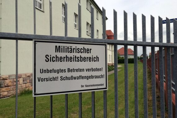 Bundeswehr-Kaserne im Archiv: Ministerium plant Nutzungsaufnahme fünf Liegenschaften für Wehrdienst.