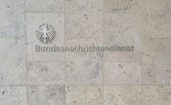 Bundesnachrichtendienst (Archiv): Kritiker mahnen verfassungswidrige Reform des Nachrichtendienstrechts.
