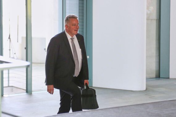 Gordon Schnieder im Kanzleramt Berlin (Archivfoto), lächelnd; rheinland-pfälzischer Ministerpräsident.