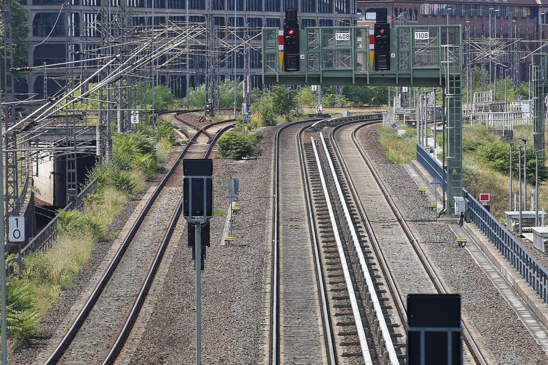 Grüne fordern mehr Geld für Schieneninfrastruktur