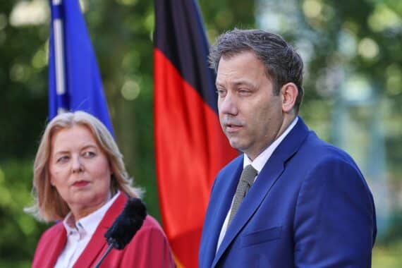 Bärbel Bas und Lars Klingbeil vor Kabinettsklausur: Streit um schnellen Hitzeschutz, Klimaanpassung.