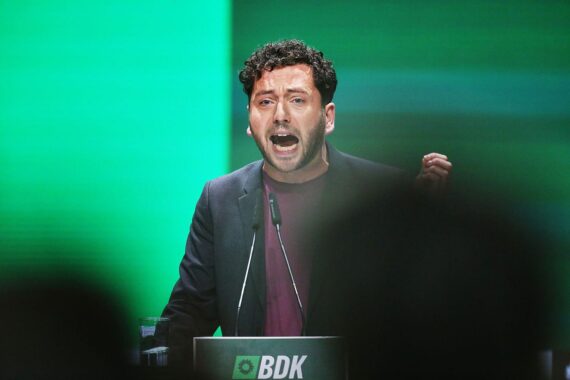 Felix Banaszak (Archivfoto) fordert wegen historischen Niedrigwassers mehr Klimaschutz gegen die Ursachen.