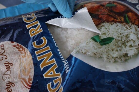 Crystal-Meth-Archivfoto: Polizei/Zoll im Hamburger Hafen, Containerfund mit beschlagnahmten Kristalldrogen.
