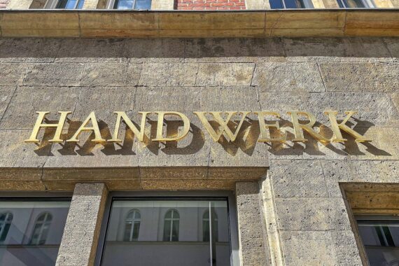 Handwerk-Schriftzug im Archiv: sinkende Stimmung im deutschen Handwerk, Konjunkturbericht des ZDH.