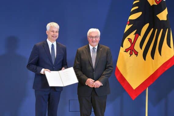 Steffen Bilger und Frank-Walter Steinmeier (Archiv): Diskussion über Verkehrsinfrastruktur und Bahn-Ausbau.