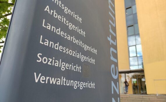 Justizzentrum Halle: Bundesjustizministerin Stefanie Hubig spricht über KI-Reform des Prozessrechts.